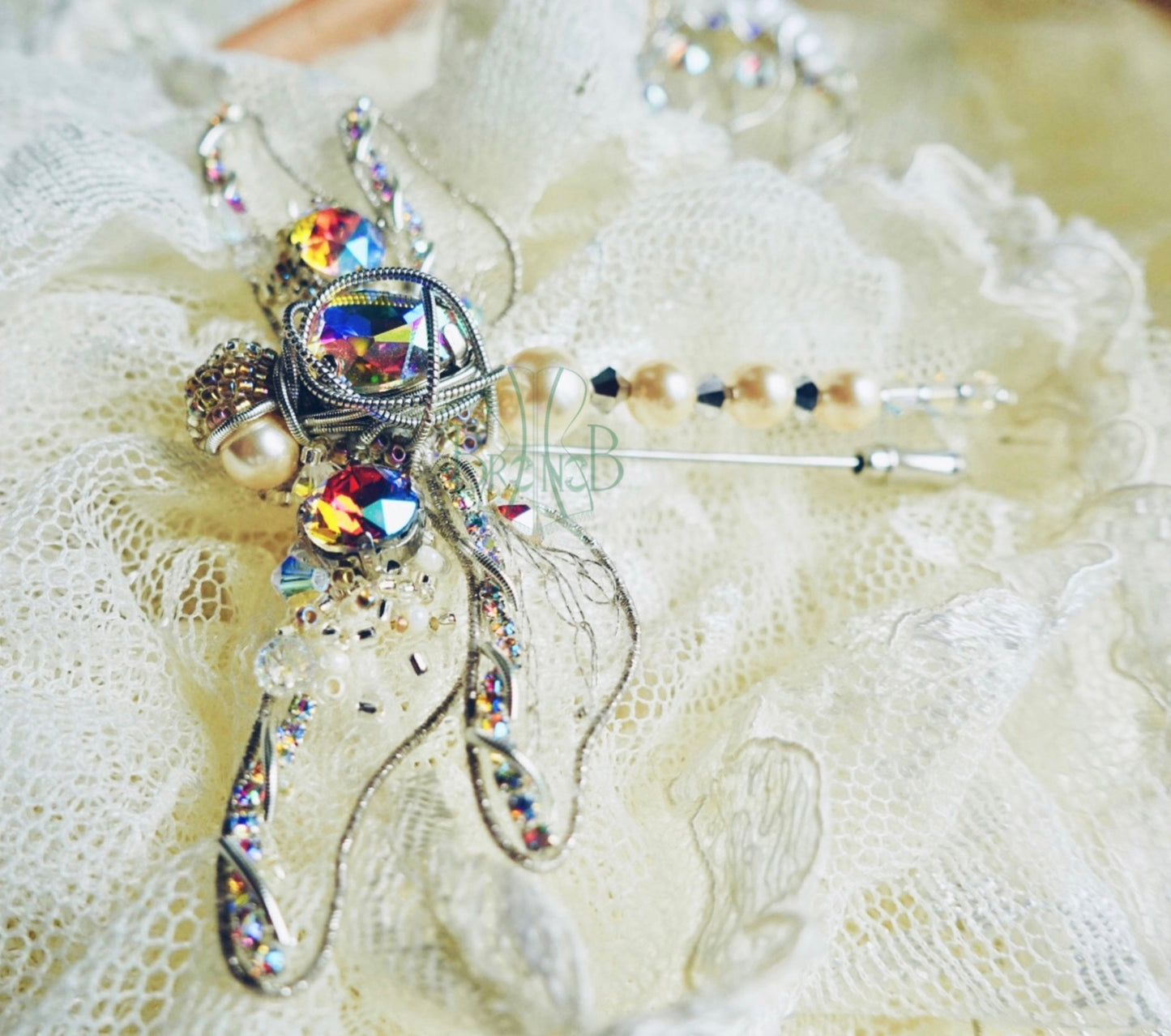 𝟔𝐃 𝐁𝐑𝐈𝐃𝐀𝐋 𝐃𝐑𝐀𝐆𝐎𝐍𝐅𝐋𝐘 𝐁𝐄𝐀𝐃𝐄𝐃 𝐁𝐑𝐎𝐎𝐂𝐇 & 𝐏𝐈𝐍