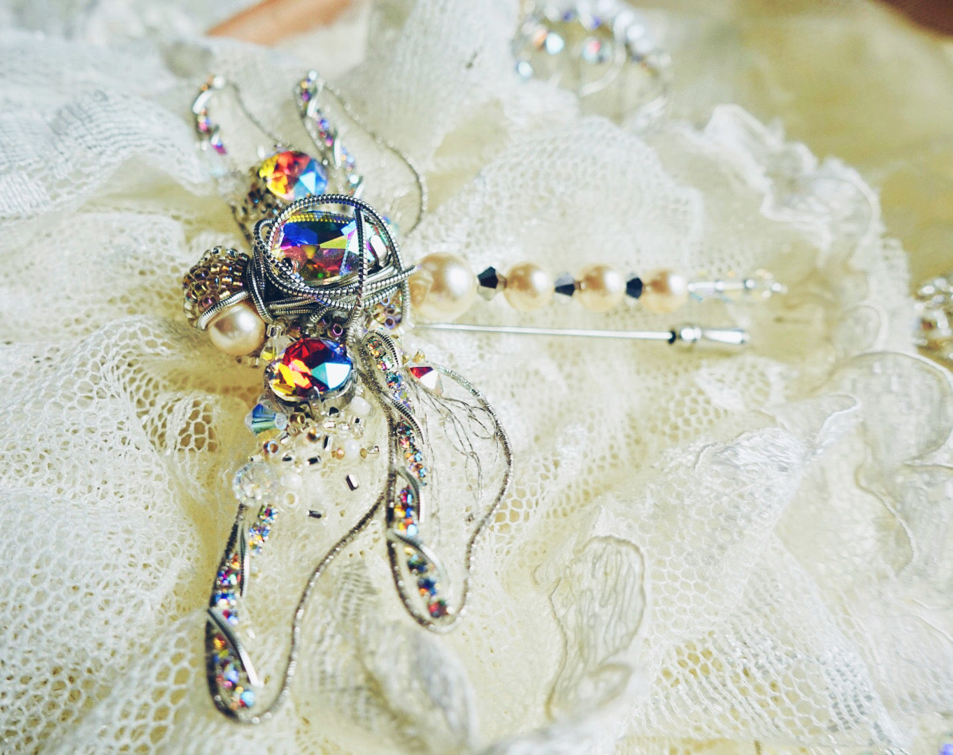 𝟔𝐃 𝐁𝐑𝐈𝐃𝐀𝐋 𝐃𝐑𝐀𝐆𝐎𝐍𝐅𝐋𝐘 𝐁𝐄𝐀𝐃𝐄𝐃 𝐁𝐑𝐎𝐎𝐂𝐇 & 𝐏𝐈𝐍