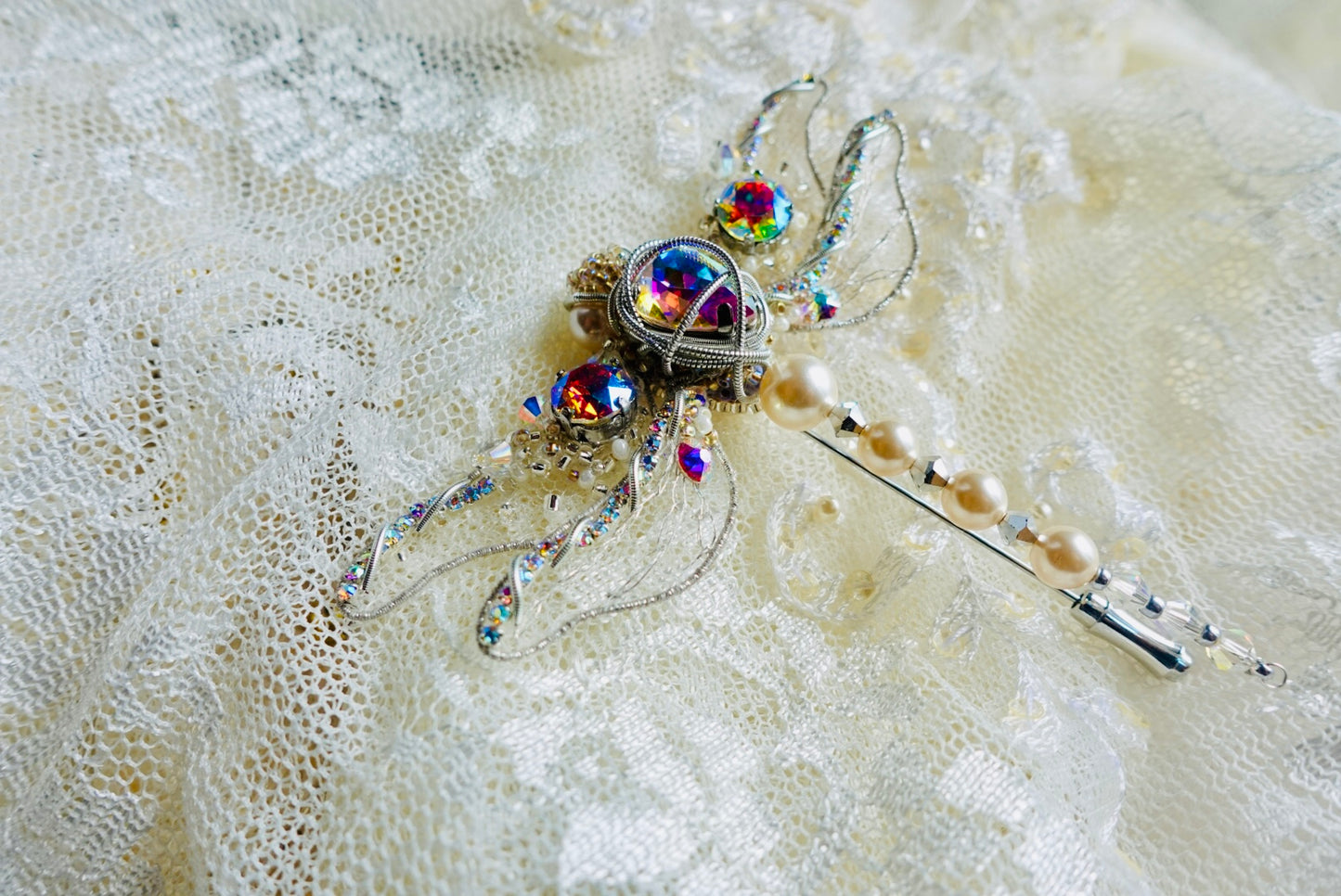 𝟔𝐃 𝐁𝐑𝐈𝐃𝐀𝐋 𝐃𝐑𝐀𝐆𝐎𝐍𝐅𝐋𝐘 𝐁𝐄𝐀𝐃𝐄𝐃 𝐁𝐑𝐎𝐎𝐂𝐇 & 𝐏𝐈𝐍